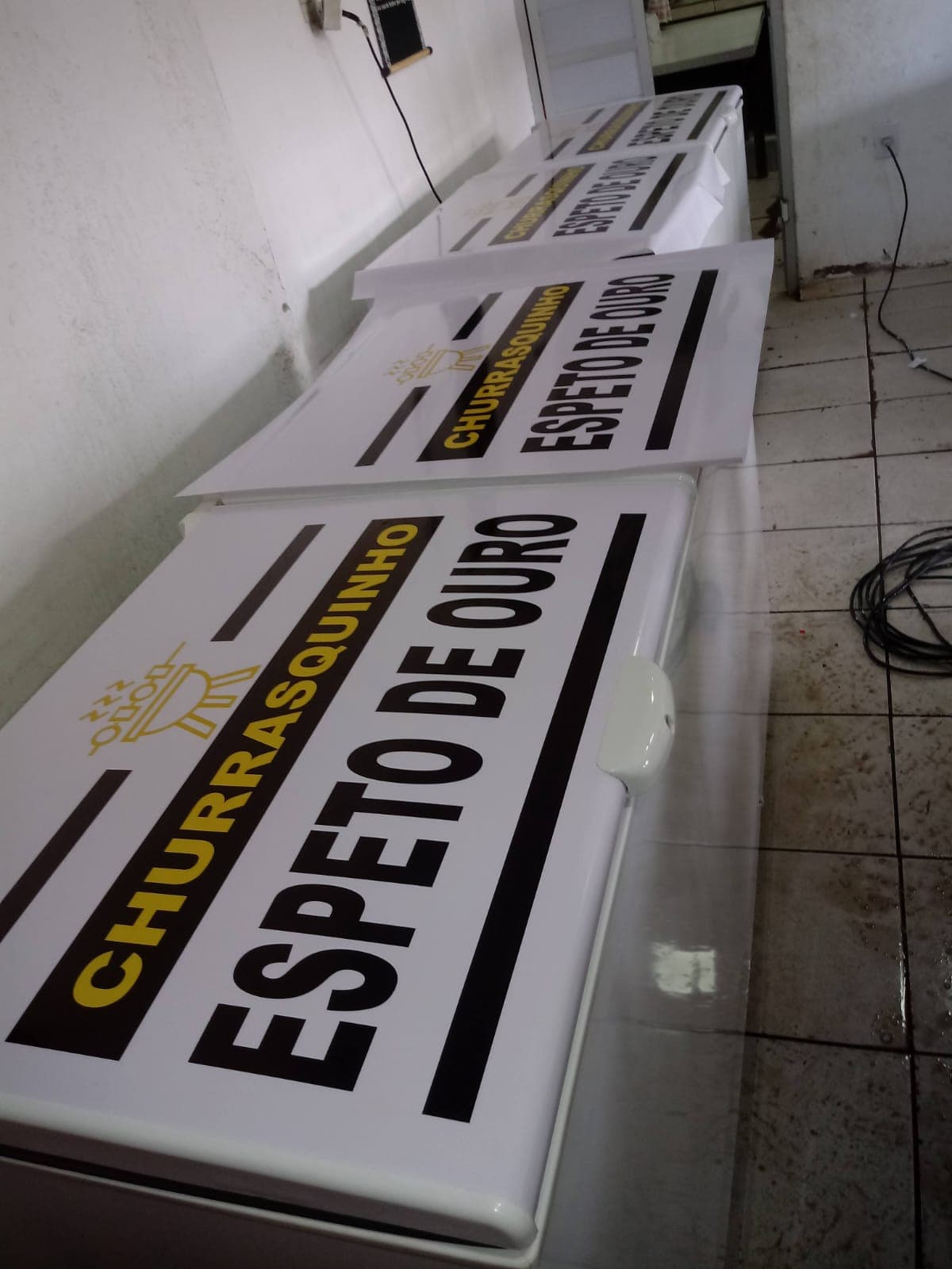 Plotagem Freezer Topo - Foco Brasil Toldos Anápolis